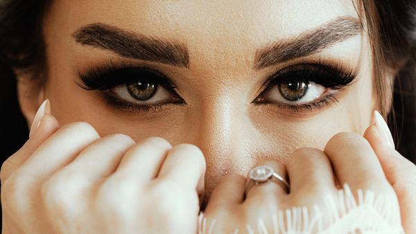 Glamorous volume lash look